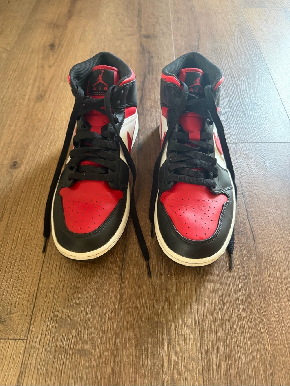 Nike Air Jordan 1 Mid "Bred Toe" - Picture 6 of 8